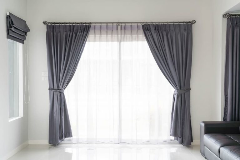 Transforma tu hogar este otoño con cortinas y papel pintado: estilo y calidez en cada rincón